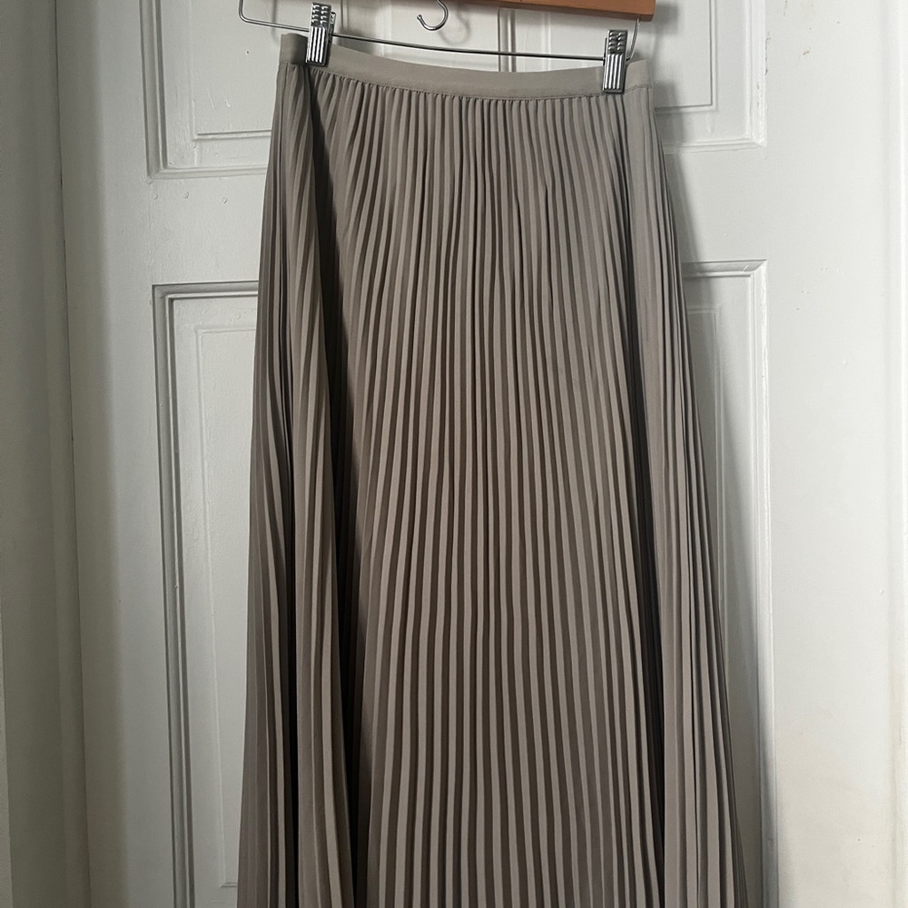 Babaton Aritzia Gray Pleated Floor Length Maxi Skirt , Women's Size Small